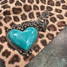 Wholesale Western style peach heart turquoise exaggerated big heart clavicle necklace