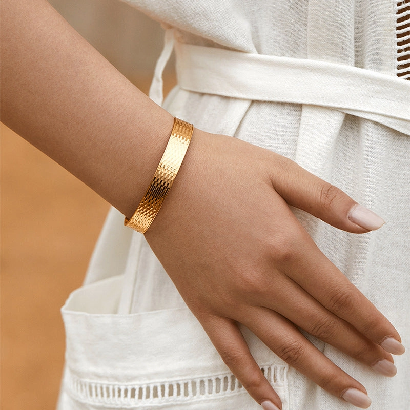 Wholesale Wide-brim Heavy Metal Gold-plated Bracelet