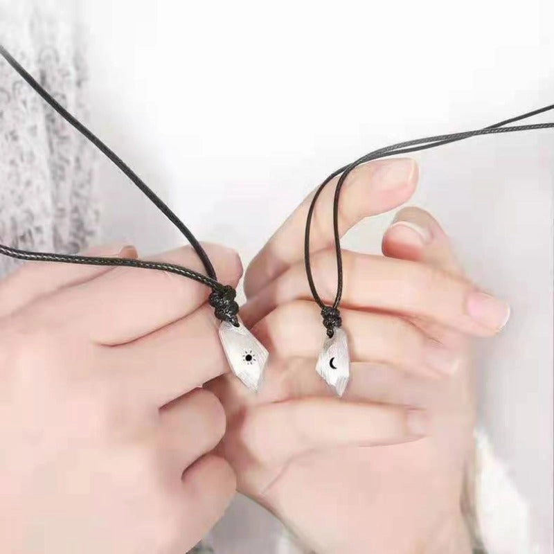 Wholesale Wishing Stone Couples One Pair Simple Fashion Copper Silver Plated Sun and Moon Pendant Pull-out Rope Clavicle Necklaces