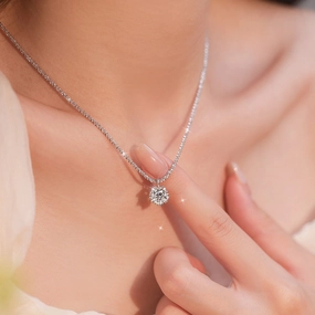 Wholesale Women's Gypsophila Sparkling Pendant Valentine's Day Clavicle Necklace