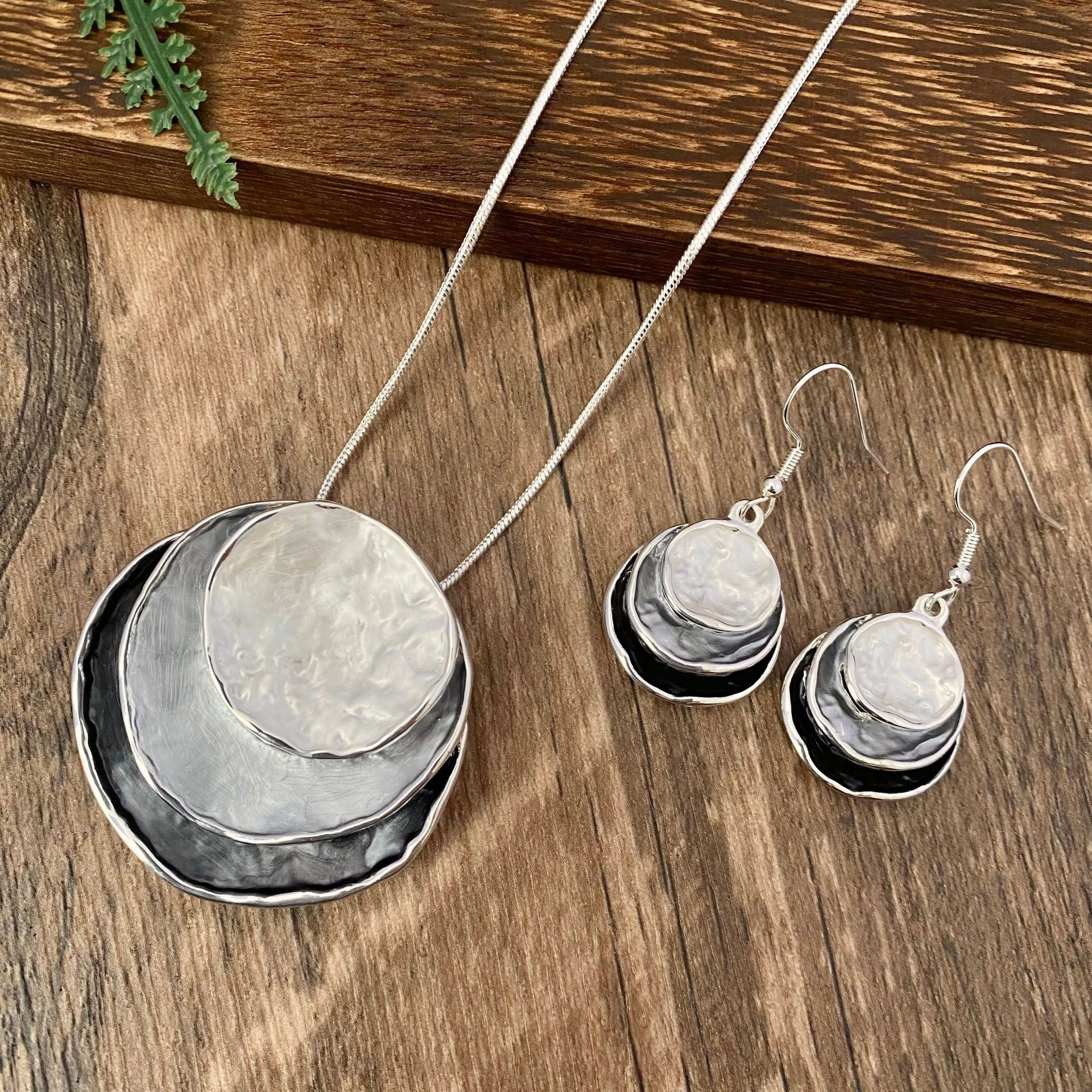 Wholesale Zinc Alloy Color Painting Oil Three-layer Ring Hollow Necklace Earring Set