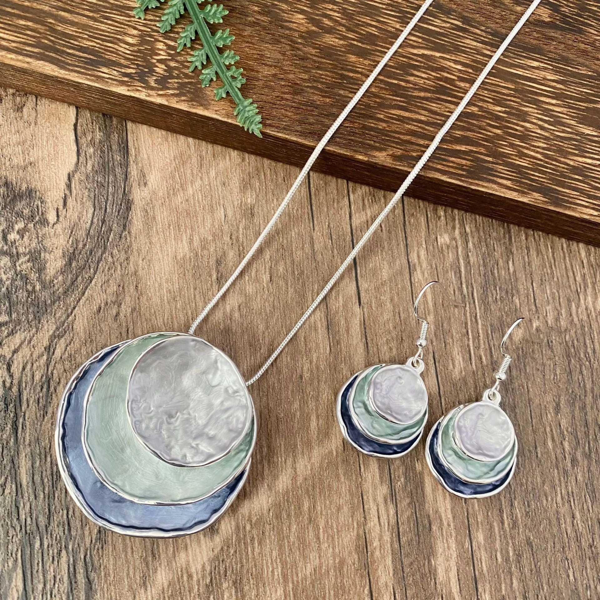 Wholesale Zinc Alloy Color Painting Oil Three-layer Ring Hollow Necklace Earring Set