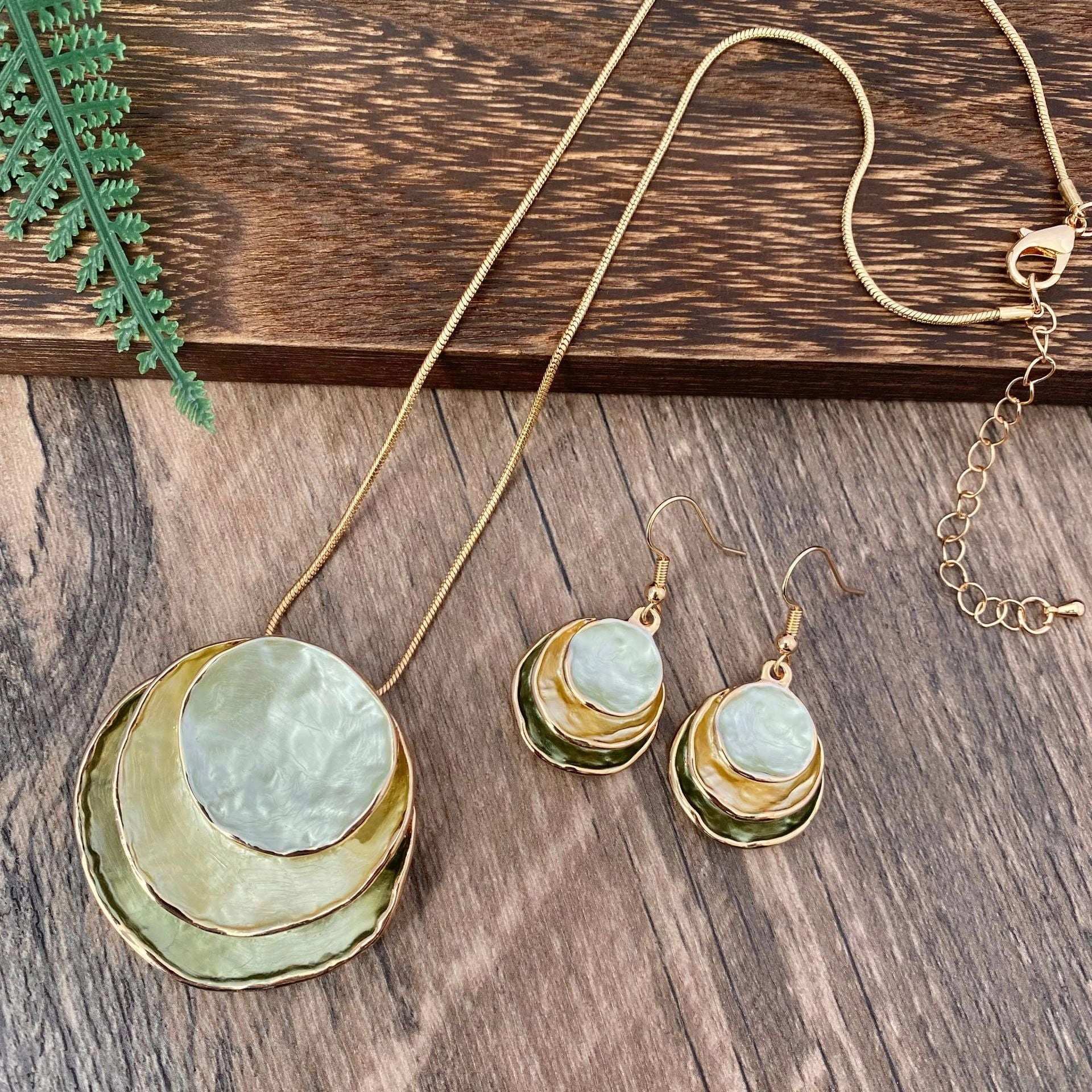 Wholesale Zinc Alloy Color Painting Oil Three-layer Ring Hollow Necklace Earring Set