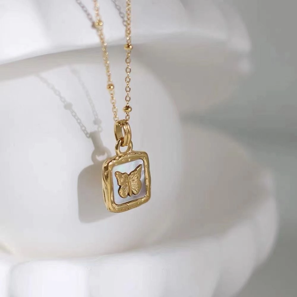 WholesaleTitanium Steel Square Brand Mother-of-pearl Butterfly Collarbone Necklace